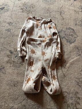 SHEIN Cream and Brown Ribbed Kids Matching Footie Set with Sun Prints